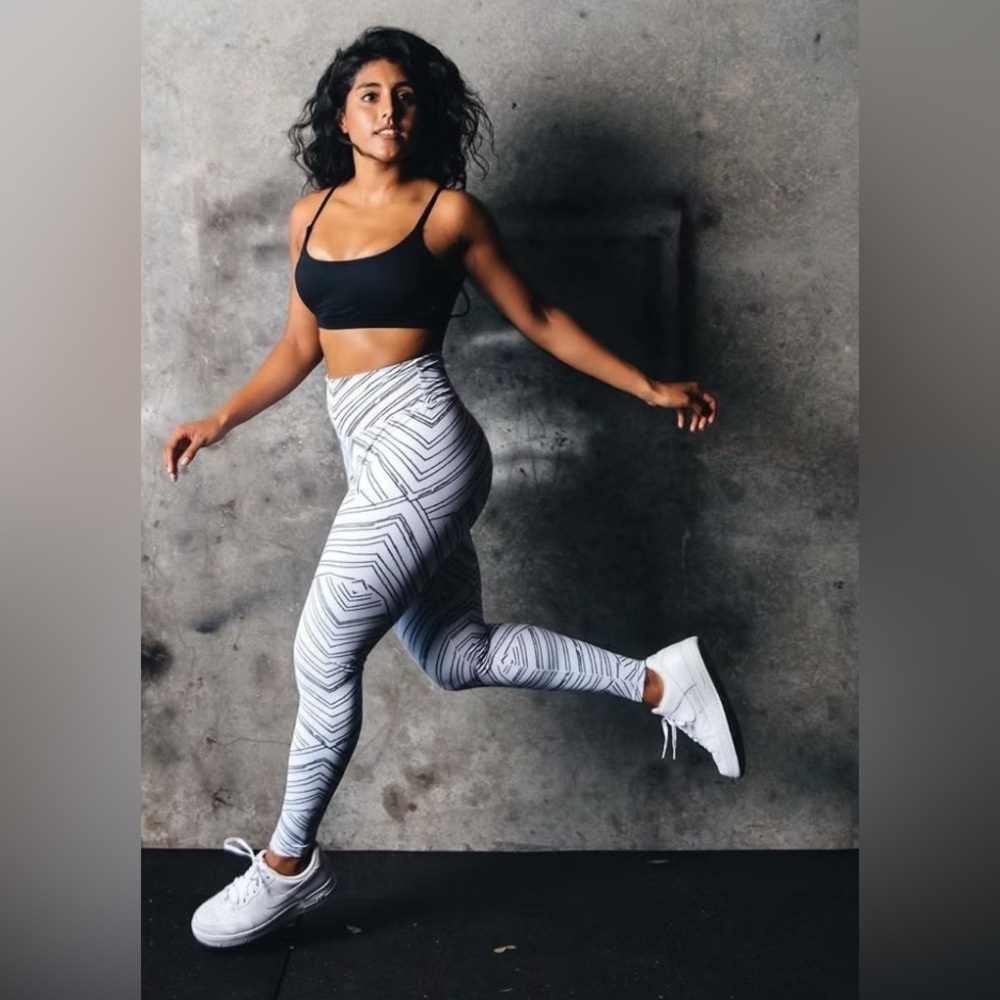 BuffBunny Slay Leggings Medium White Black Zebra Geometric High Waist Activewear